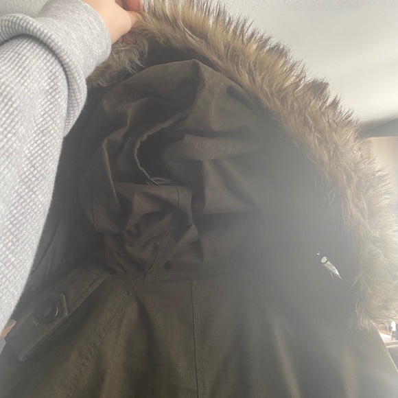 Aritzia “summit” parka jacket! - Picture 5 of 9